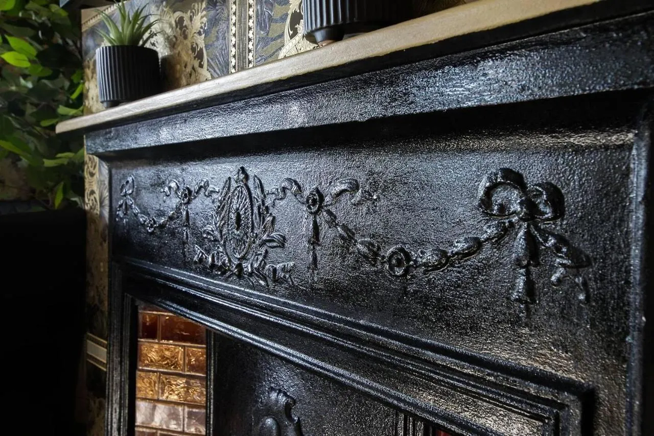 Luxury Versace Sleeps10 Hottub Pool Table Skytv London Villa