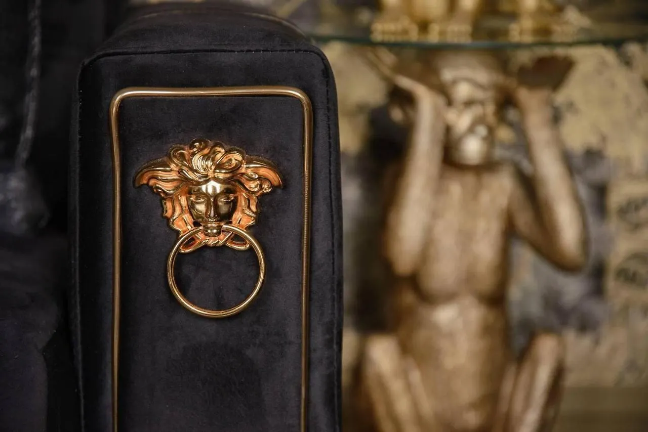 Luxury Versace Sleeps10 Hottub Pool Table Skytv London
