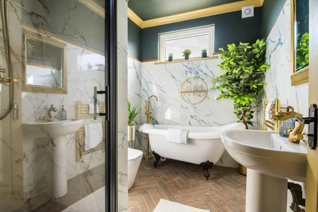 Villa Luxury Versace Sleeps10 Hottub Pool Table Skytv London