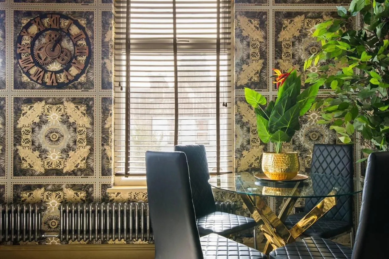 Villa Luxury Versace Sleeps10 Hottub Pool Table Skytv London
