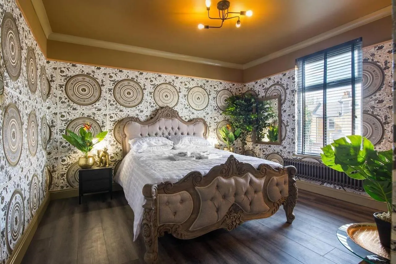 Luxury Versace Sleeps10 Hottub Pool Table Skytv London