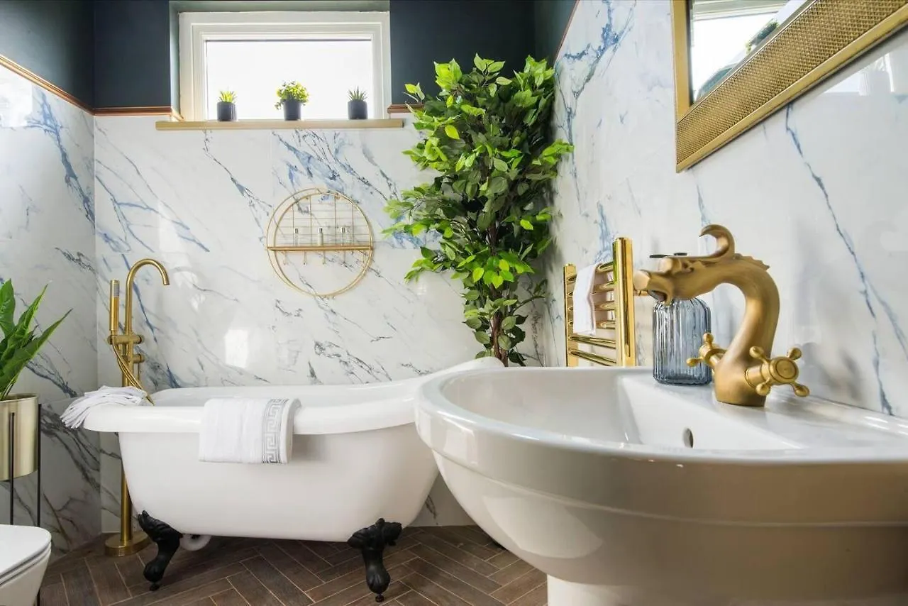 Luxury Versace Sleeps10 Hottub Pool Table Skytv London
