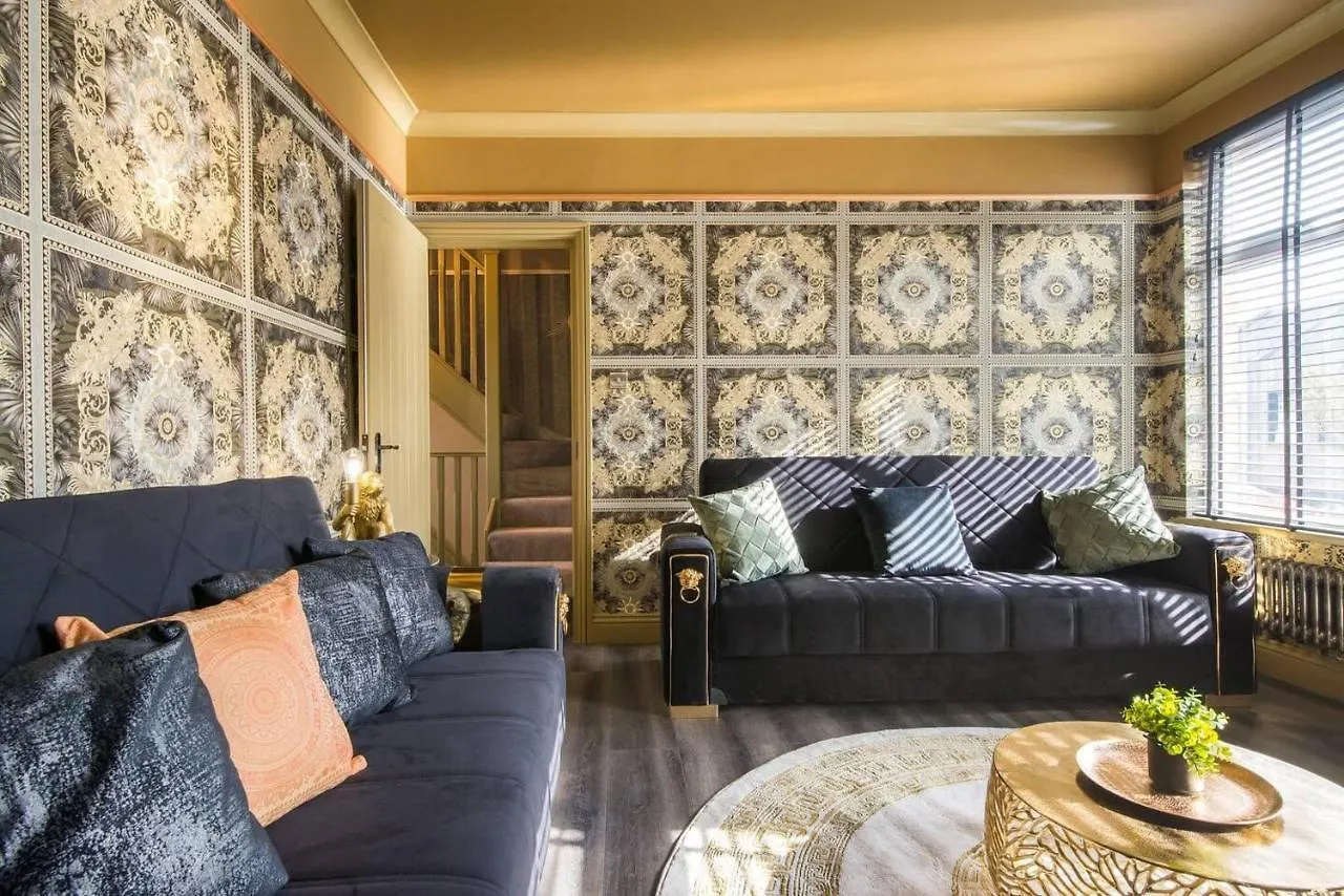 Luxury Versace Sleeps10 Hottub Pool Table Skytv London Villa