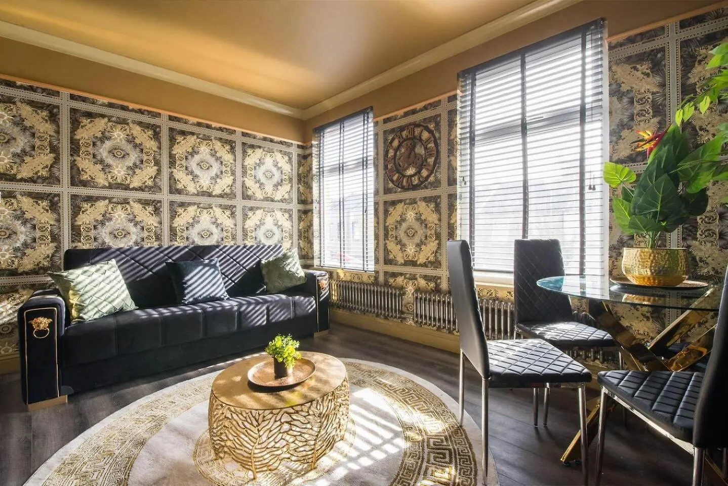 Luxury Versace Sleeps10 Hottub Pool Table Skytv London Villa